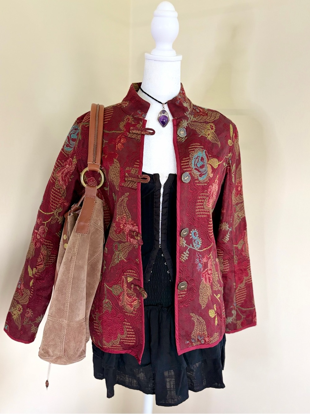 Vintage 90s boho whimsygoth floral tapestry embroidered jacket frog clasps red S